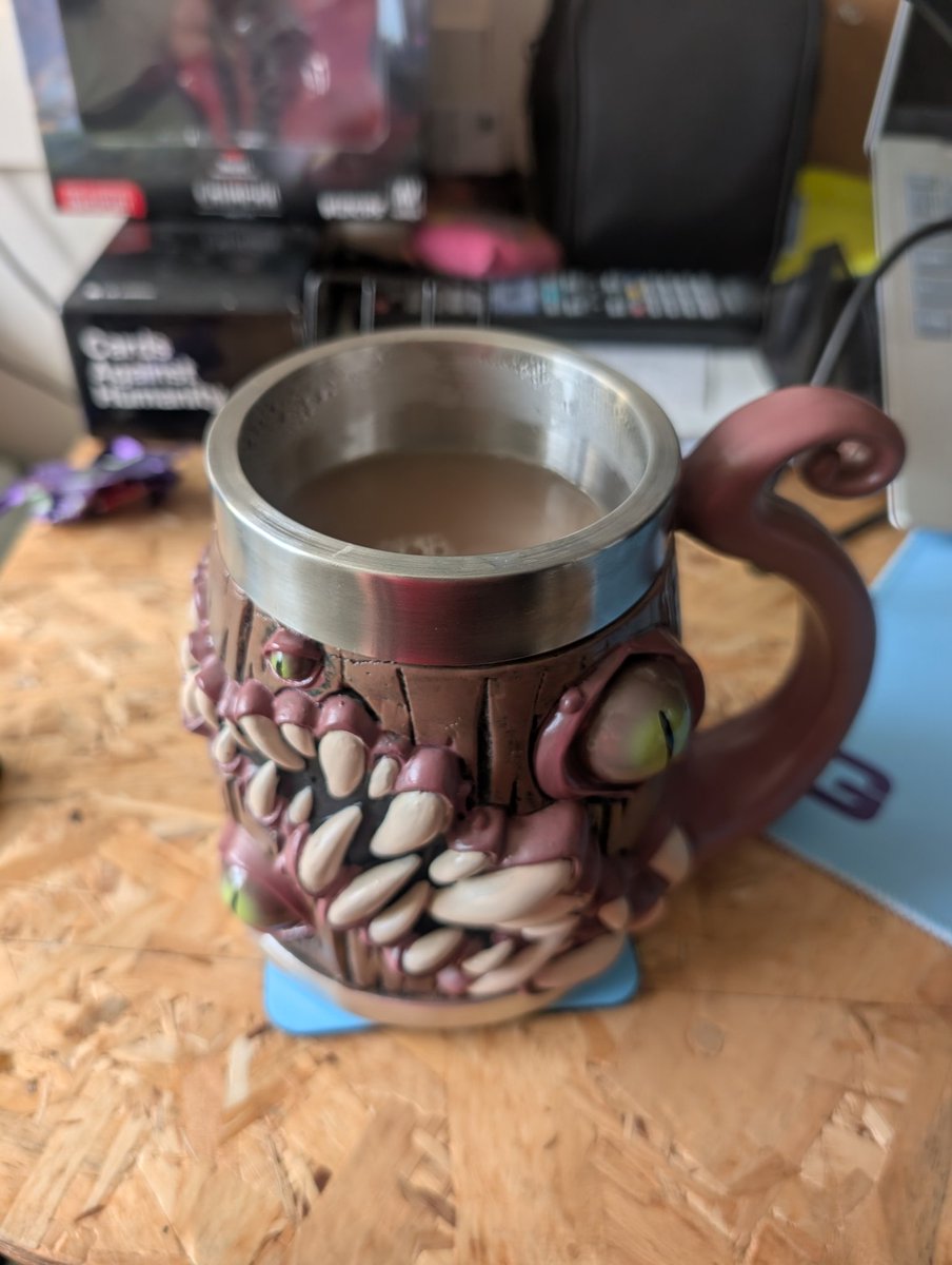 AftonGoodwill's tweet photo. So chat I have a question to ask, I got this new tankard from a wandering tavern.

Made my first tea in it, and I starting to wonder... Is there something wrong with it? https://t.co/vDZW2e221m