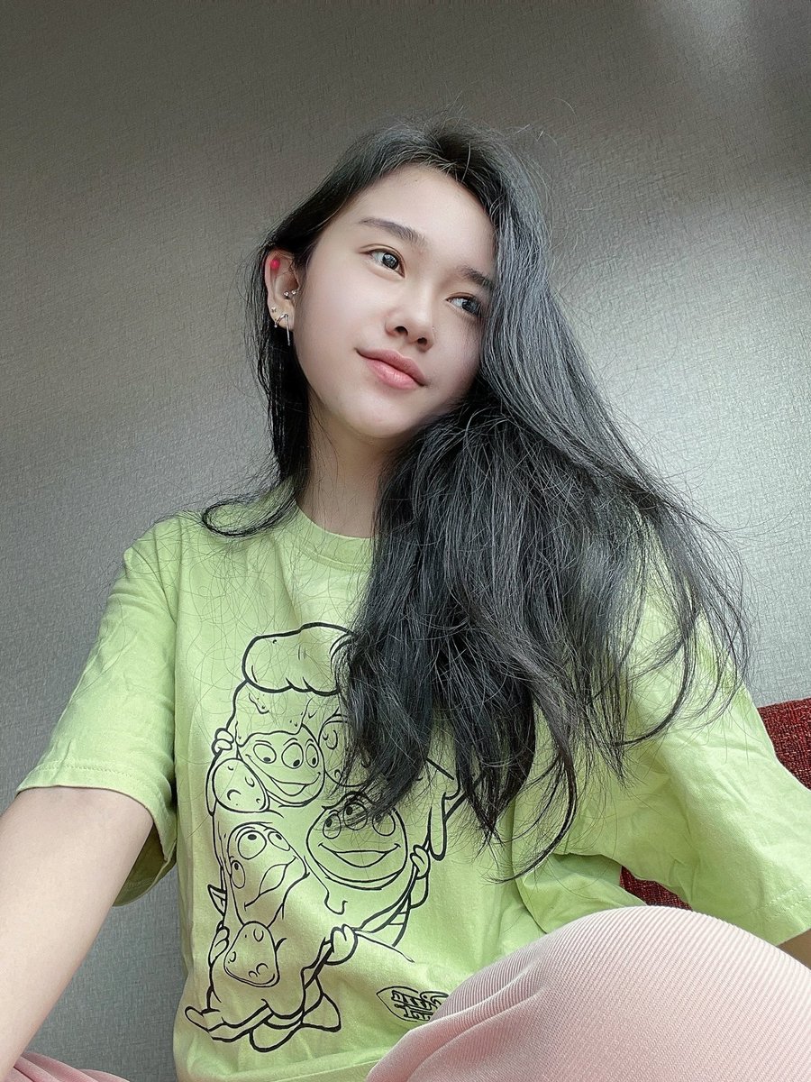 boabae_'s tweet photo. hello june. Caught me before the world did🍃 https://t.co/Q9jzgajoA3
