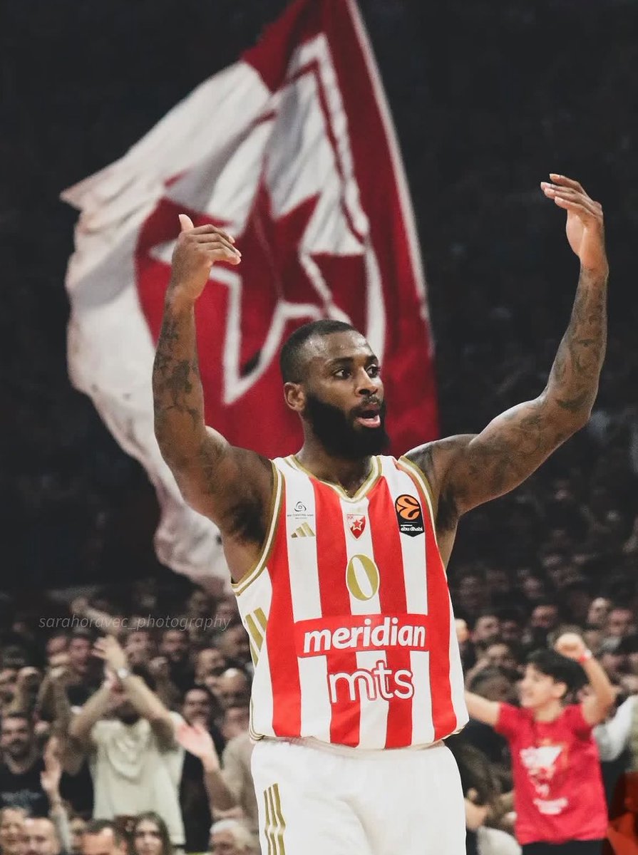 RedStarFamily's tweet photo. ❤️🤍🐺 https://t.co/6piOrLSJYC
