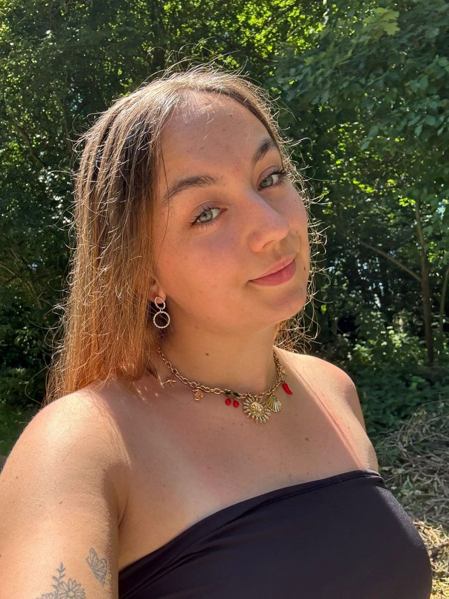 Lola 🦂 tweet media