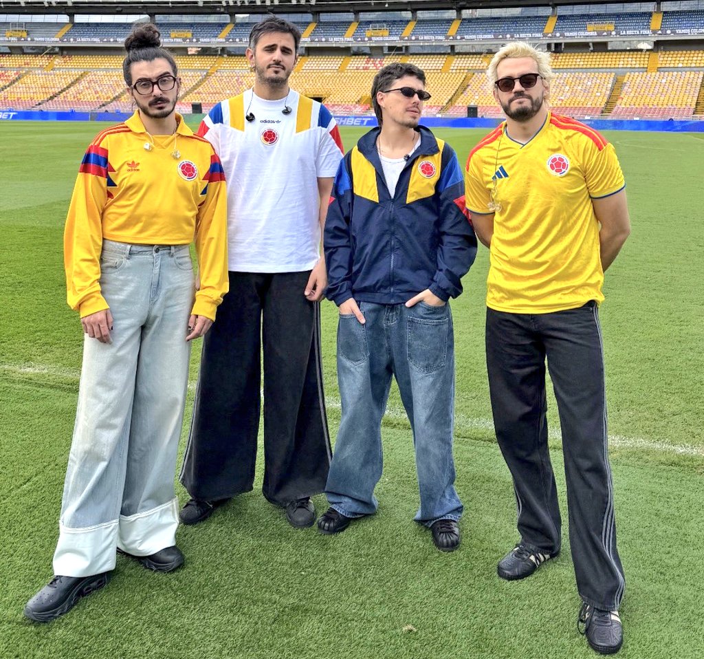 mariomojc's tweet photo. Si Adidas ya le había hecho tremendo mal a la Selección Colombia con los diseños horribles de las camisetas, contratando a estos espantapájaros nos terminaron de joder.

Y me acabo de esterar que estos manes dizque son miembros de una banda... Bro, ¿qué es esto? 😐 https://t.co/RBp9pm5nfu