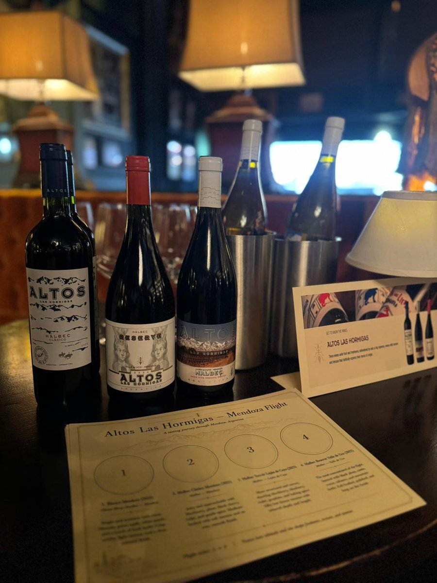 ALHmalbec's tweet photo. ¡Las Hormigas en New York!
La semana pasada, @fedegambett llevó la voz y la  historia de nuestros vinos a NY. Entre charlas, capacitaciones y los paisajes de la Gran Manzana, dejamos nuestra huella en el mundo.
Mira algunas fotos de este viaje de Mendoza a las calles de NY 📸👇 https://t.co/7BkKvB5pEE