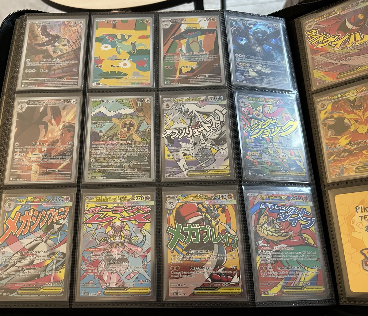 sbudellatoh's tweet photo. Aggiornamento #masterset di #ascendedheroes
Arrivato binder #vaultx, 4 ore impiegate per inserire tutte le carte ma ne è valsa la pena.
Queste pagine sono allucinanti.
All'appello mancano varie reverse, ma soprattutto 4 SAR e una gold.
Si procede @PokemonTCItalia https://t.co/EQbmExdRIe