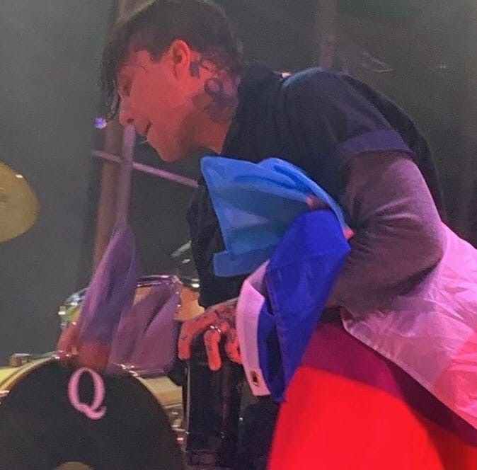 s0mn0lentt's tweet photo. feliz pride month! 
este es un espacio seguro para todxs, sean libres de expresarse siempre✨️💖 https://t.co/PrTwYxXpaF
