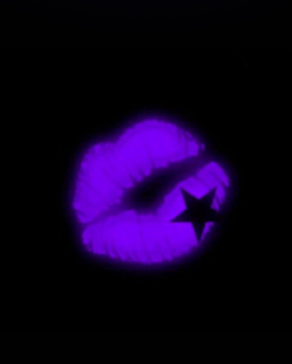 R0SI3R0US's tweet photo. With    that    little    𝒔𝒎𝒊𝒍𝒆    of    yours,    you    keep    𝒔𝒕𝒆𝒂𝒍𝒊𝒏𝒈    my    melodies,    like    you    already    know    I    won’t    resist https://t.co/KihCYgg6OV