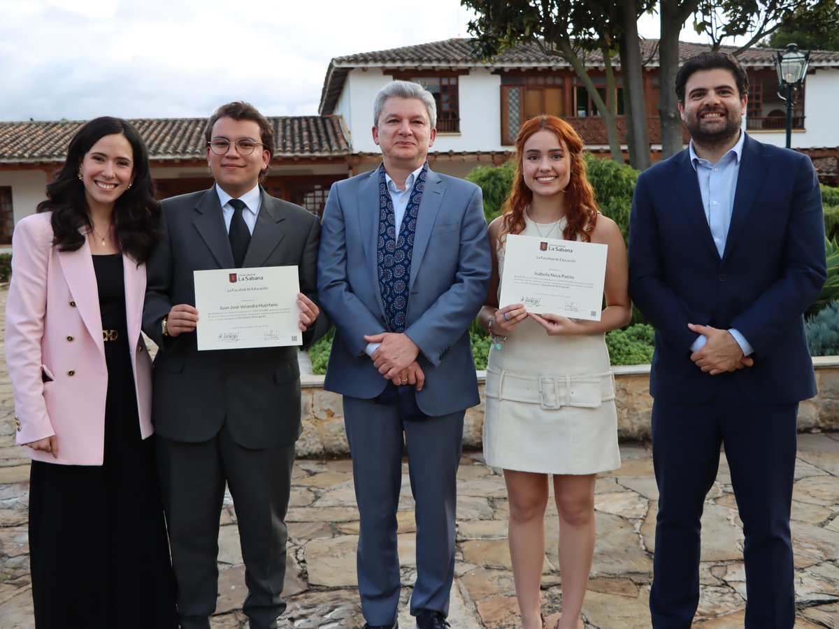 EducaUnisabana's tweet photo. 🎓✨ Celebramos a nuestros Alumnos Distinguidos 2026-1, estudiantes que se destacan por su excelencia académica, liderazgo, calidad humana y pasión por transformar la educación. 📚

👏 Felicitamos a nuestros estudiantes y los animamos a seguir siendo ejemplo. https://t.co/i5ndjKnNps