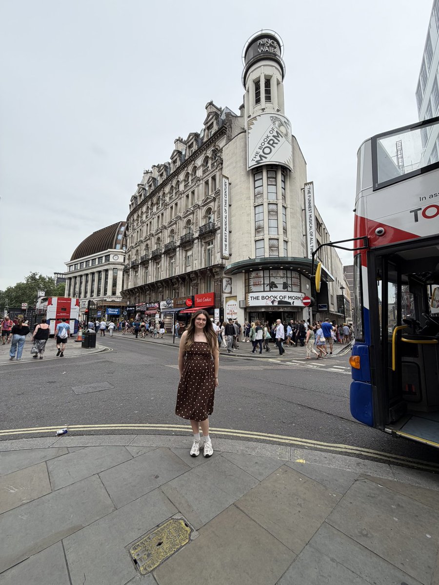 eicslarsson's tweet photo. I loveeee the west end !!!!!! 3 shows in 2 days ⭐️ https://t.co/AAtkT3UUXd