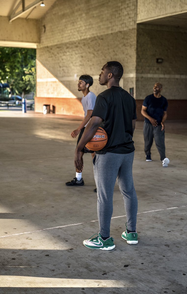 rootbeerphoto's tweet photo. Silver Creek Park basketball. #jasonfrostphotography #sportsphotography #bakersfieldCA - https://t.co/MlcgPVThPP #silvercreekpark #kerncounty https://t.co/sFp00uuLZC