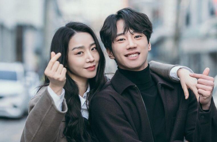 HaeSunBrazil's tweet photo. Shin Hae-sun enviou um food truck para o ator Lee Jun-young no set de gravação de seu próximo projeto. https://t.co/iwKh04zTBV