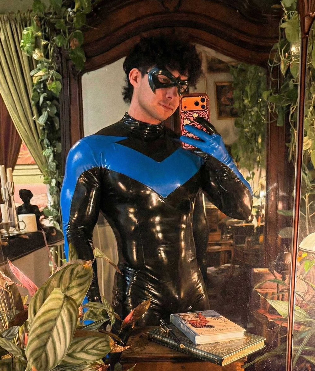 itsericxpark's tweet photo. Heard you needed to be saved 👅💙🦅 https://t.co/Ehk5B67S8O