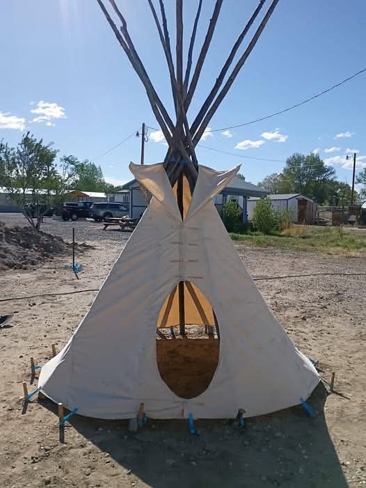 Native_Legends's tweet photo. During WWII, the U.S. military recruited Navajo speakers to create an unbreakable code for battlefield communication. The Navajo language itself was already rare and complex, making it nearly impossible for enemy forces to understand, even if intercepted. https://t.co/1AiyQK1kfp