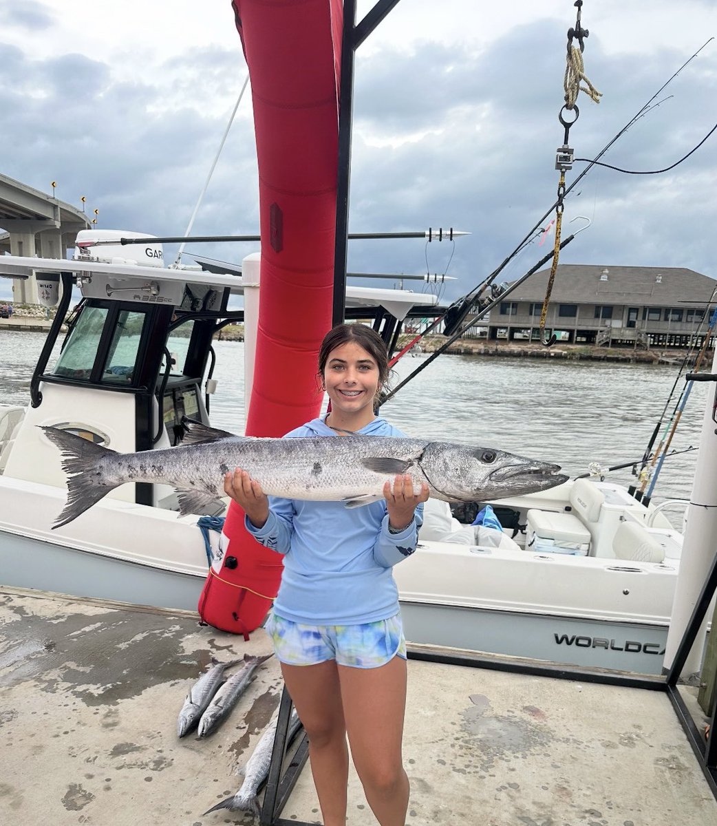 MarsAnnSoftball's tweet photo. Shortest summer break ever (1 week) but went from offshore fishing to softball! Let’s GO! 🥎 https://t.co/Hxvzjc8z7u