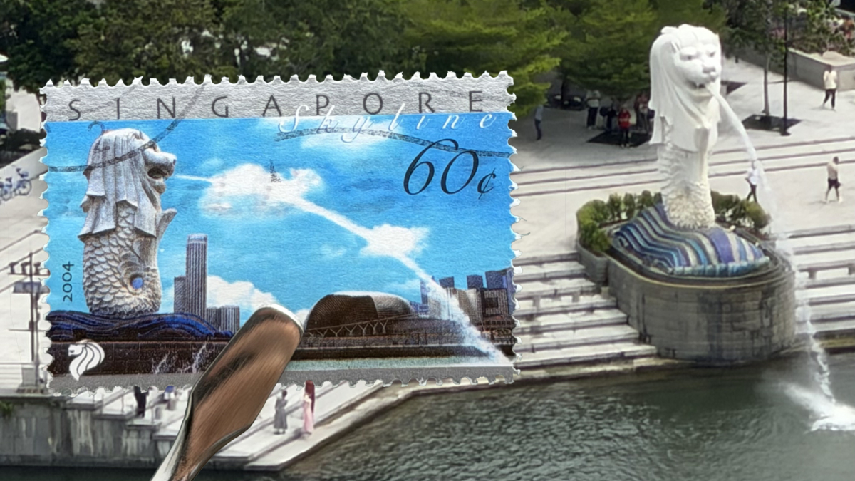 punkphilatelist's tweet photo. Eh Singapore, this ang moh is in you lah! From 56 storeys up, this must be my most #xtremephilately ever. Some bemused tourists waiting behind me were wondering what the hell I was doing.
#extremephilately #singapore #merlion #skypark https://t.co/wkphFnTBq6