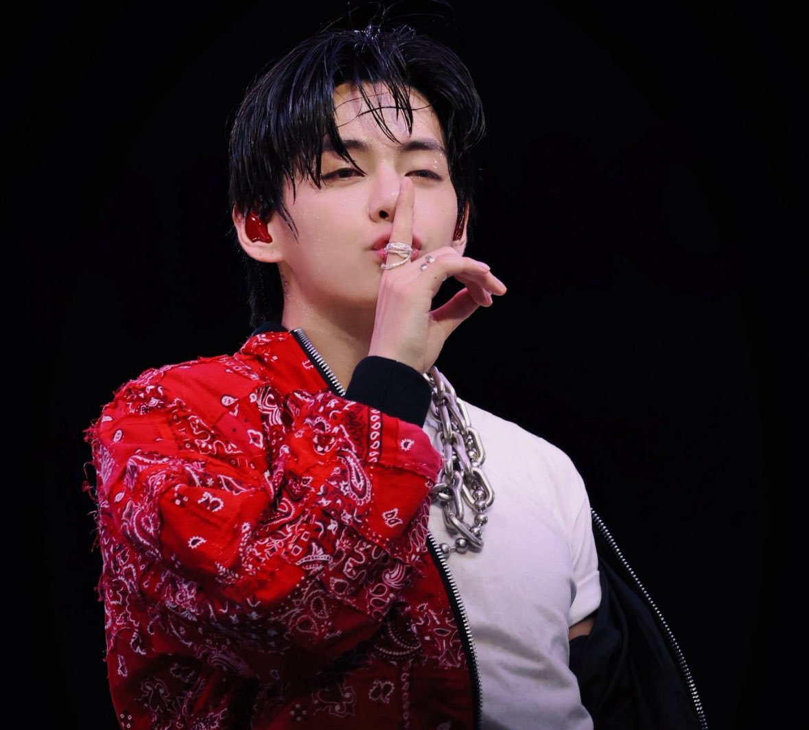 KTH_PHILIPPINES's tweet photo. I'm so proud of you our dear Taehyung.
There are so many things awaits for you to conquer. We will be there to cheer on you. All the love only for V.

#13YearsWithTaehyung
HAPPY 13 YEARS WITH V https://t.co/g0ItcUunpD