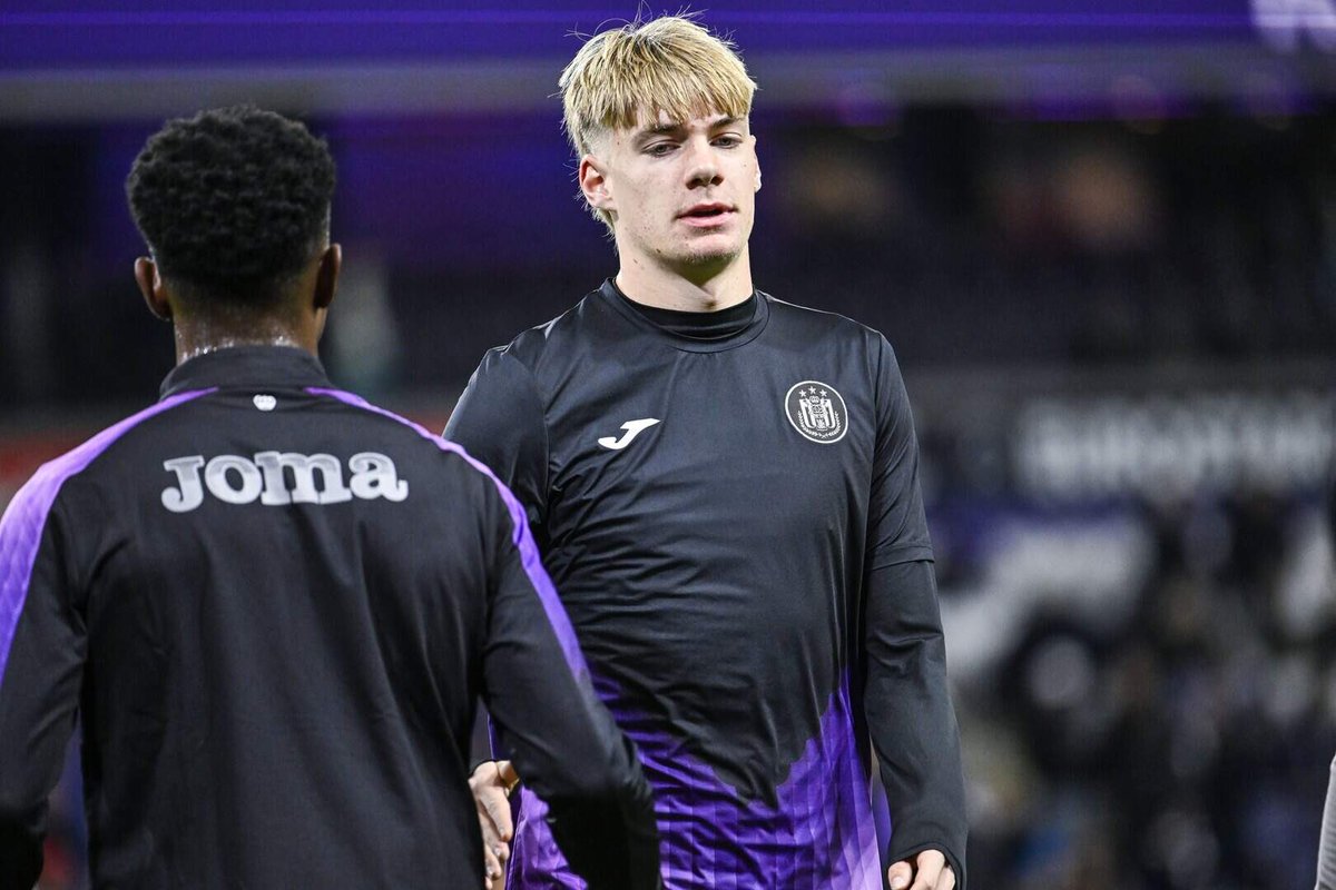 rscaupdate's tweet photo. News I #Anderlecht wil komende zomer zwaar cashen op uitgaande transfers. Het bestuur mikt op meer dan 65 miljoen euro aan transferinkomsten!

📌 Nathan De Cat: 25 miljoen euro
📌Mihajlo Cvetković: 15 miljoen euro
📌Keisuke Goto: 10 miljoen euro
📌Nathan Saliba: 10 miljoen euro
📌Moussa N'Diaye: 5 miljoen euro
📌Cedric Hatenboer: 2 miljoen euro

‼️Ook Mario Stroeykens en Killian Sardella mogen vertrekken als er een bod van meer dan 5 miljoen euro binnenkomt.

#rsca