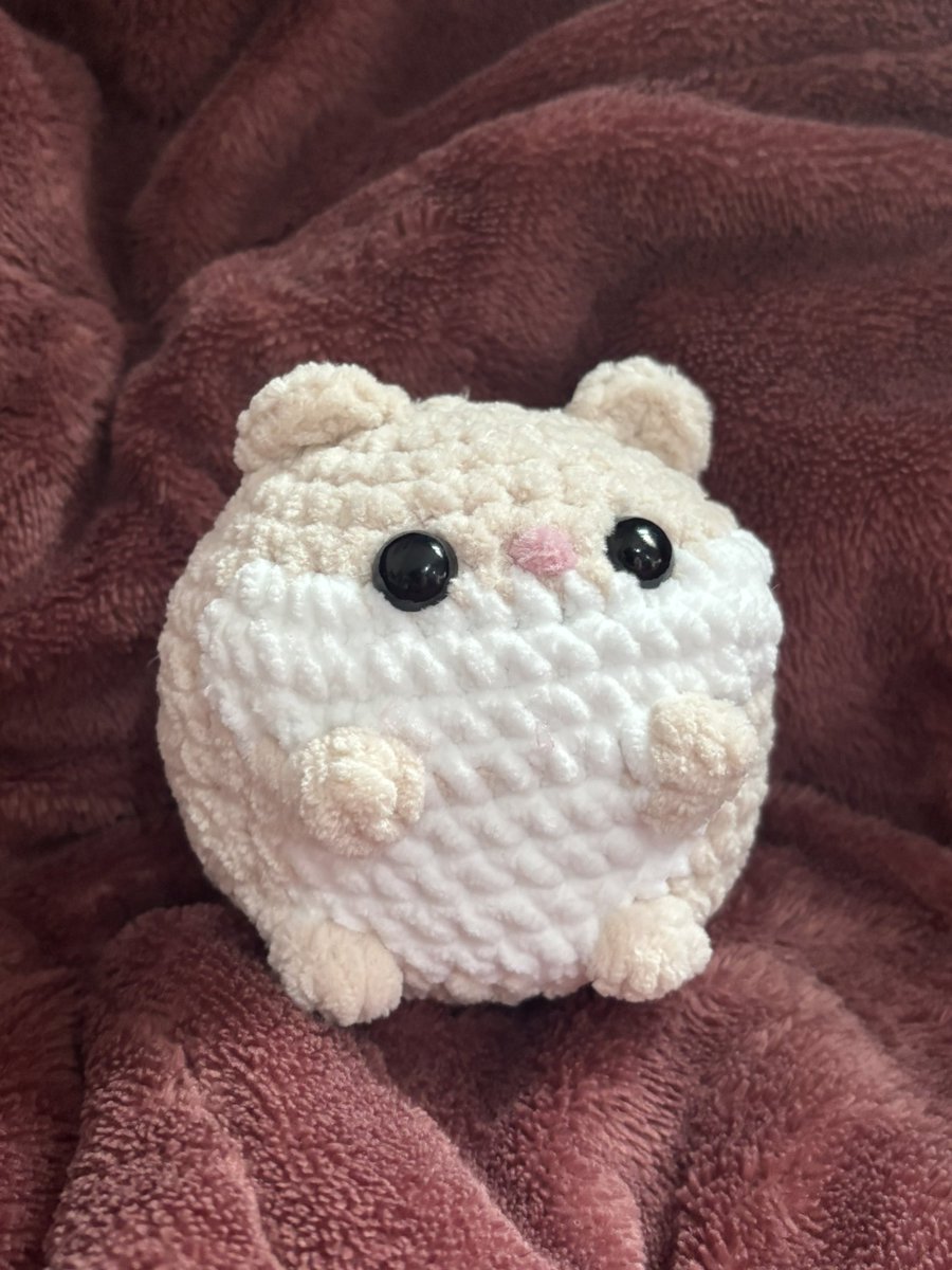 SimpB00's tweet photo. ✨AGENDA DE JUNHO ABERTA✨

Ajudem essa querida crocheteira e aproveitem para pedir o presentinho do dia dos namorados!

Criei um portifólio e um catálogo dos meus crochês! Vou deixar o link aqui embaixo

>Envio na primeira semana de julho
 >Orçamento sem compromisso na DM! https://t.co/ZtnGX5Hp70