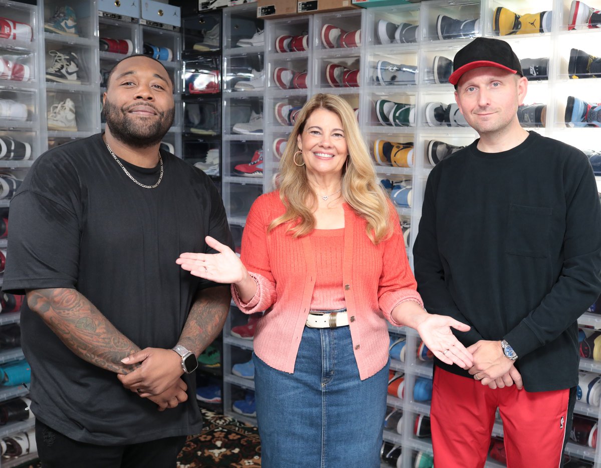 CollectorsCall's tweet photo. Here’s your first look at this Sunday’s collection! 👀 This collector is scoring big with a Hall of Fame-worthy sports collection! 🥇 #MeTV 

Tune in this Sunday at 6:30P | 5:30C to see everything from shoes to autographs from iconic athletes and more. It’s a real slam dunk! 🏀 https://t.co/aeXy0YM4tO