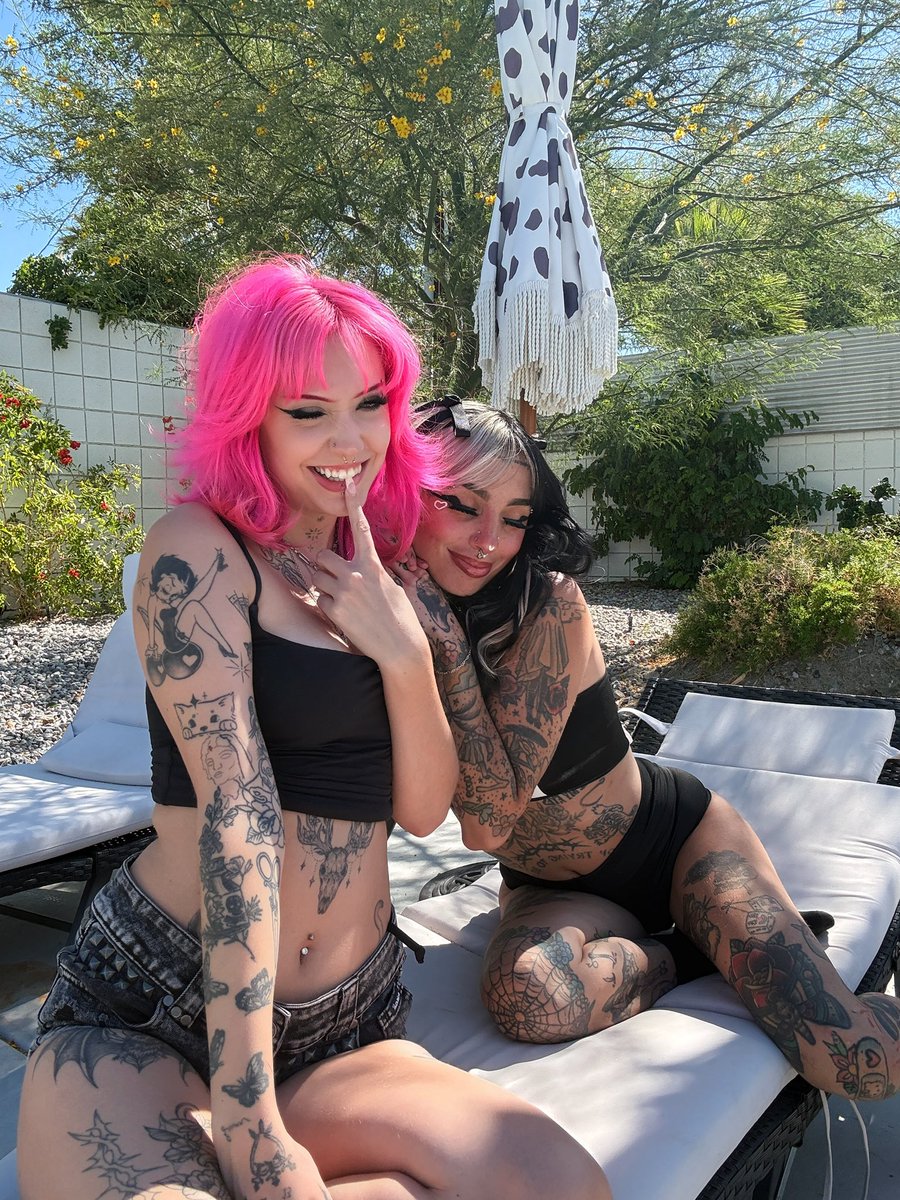 charleygrayyy's tweet photo. fineeee here, happy pride :p @cruellamorgan https://t.co/Zrqwfl0wyX