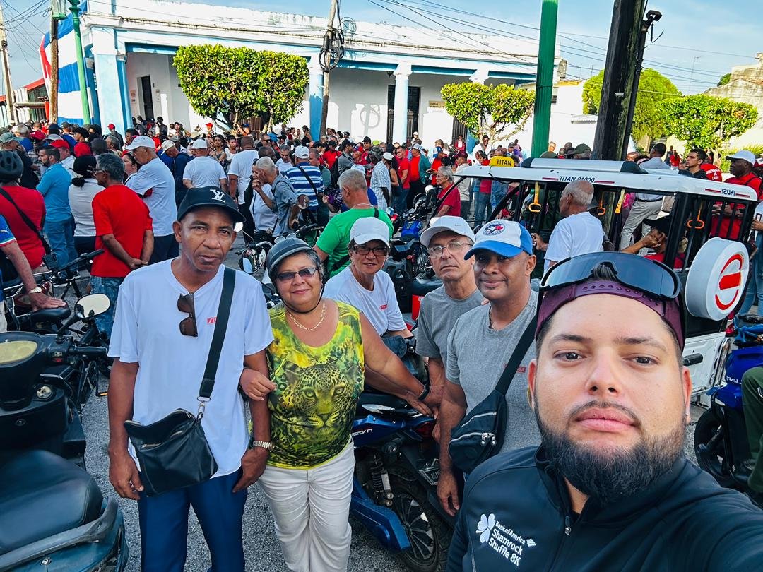 SEISACuba's tweet photo. Nuestras Sucursales presentes en las tribunas en todo el país, en apoyo al General de Ejército y condenado la injusticia acusación impuesta por el gobierno de Estados Unidos. Por #Cuba y por #Raúl reafirmando que #LaPatriaSeDefiende
#SEISA #GELECT #LaPatriaSeDefiende #RaúlEsRaúl https://t.co/gVuhF2QClP