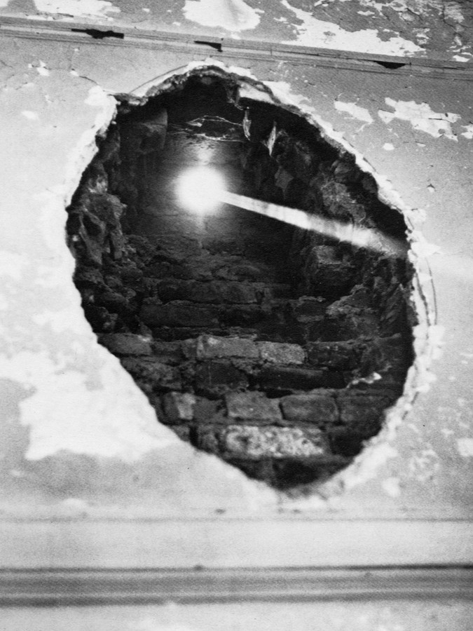 MoMAPS1's tweet photo. We are saddened to learn of Alan Saret’s passing at 81. 

As part of our very first exhibition, "Rooms" in 1976, Saret carved an aperture into our brick wall and created “The Hole at P.S.1, Fifth Solar Chthonic Wall Temple.” This artist intervention has let light into MoMA PS1 ever since. Saret, who maintained his studio just down the road in Long Island City, showed a generation of artists that sculpture could be an opening in the wall, a tangle of wire, or a formless organic illusion.

We are lucky to be reminded of him every day when the sunlight strikes the exterior of our building and the light puddles in our hallway.

_
Alan Saret, “The Hole at P.S.1, Fifth Solar Chthonic Wall Temple,” 1976. Brick wall and sun, 30" x 22" x 18" x 93,000,000 miles.