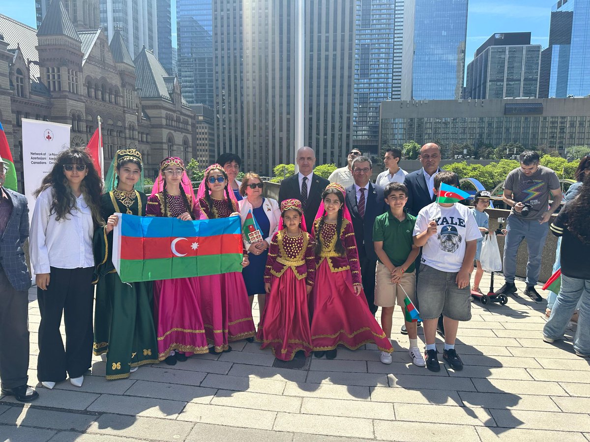 TC_TorontoBK's tweet photo. Celebrated the 108th Anniversary of Azerbaijan’s independence with the flag raising ceremony organized by the "Network of Azerbaijani-Canadians"

Joined Azerbaijani-Canadian and Turkish-Canadian communities with Mr. Vüsal Süleymanov, Chargé d'affaires of the Embassy of Azerbaijan https://t.co/izA84627E4