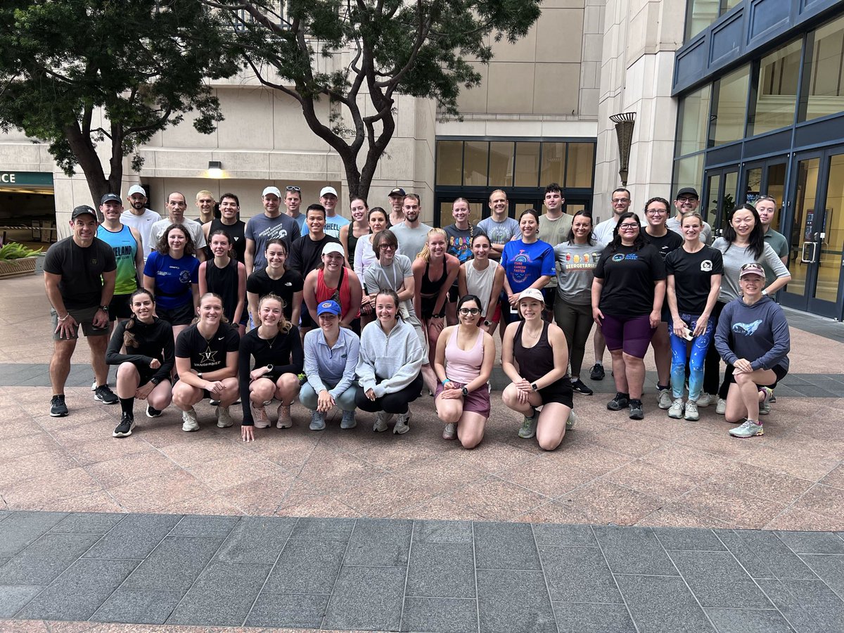 BakerLabMS's tweet photo. Our first #TeamMassSpec run/walk club was  this morning and we had an absolute blast!! We exercised, networked, and met new friends! Thanks to everyone who woke up early on the first day of the conference to hit the streets of San Diego with us!! https://t.co/46lFU84IB8