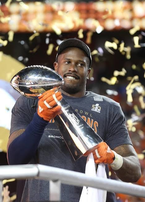 MileHighHuddle's tweet photo. #OBJ is heading back home to the #Giants while #VonMiller has been lobbying for a return back to the Mile High City. Do you think the #Broncos should bring him back home? https://t.co/xwetkvEDq4