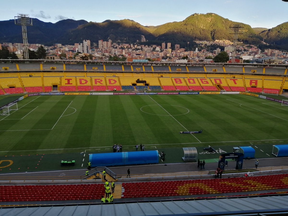 Alexander10per's tweet photo. 🎊🏟️🇨🇴Llegó el día 

👋🏼🏟️Hoy Bogotá despide a la Selección Colombia. 

🇨🇴🥅El equipo hizo trabajo de gimnasio en la mañana y saldrá a las 3:55 p.m. rumbo al estadio el Campín.

🚨A las 2 p.m. se abrirán las puertas del Campín. 

#Desdeelprimerohastaelúltimominuto https://t.co/NE5SndgEC6
