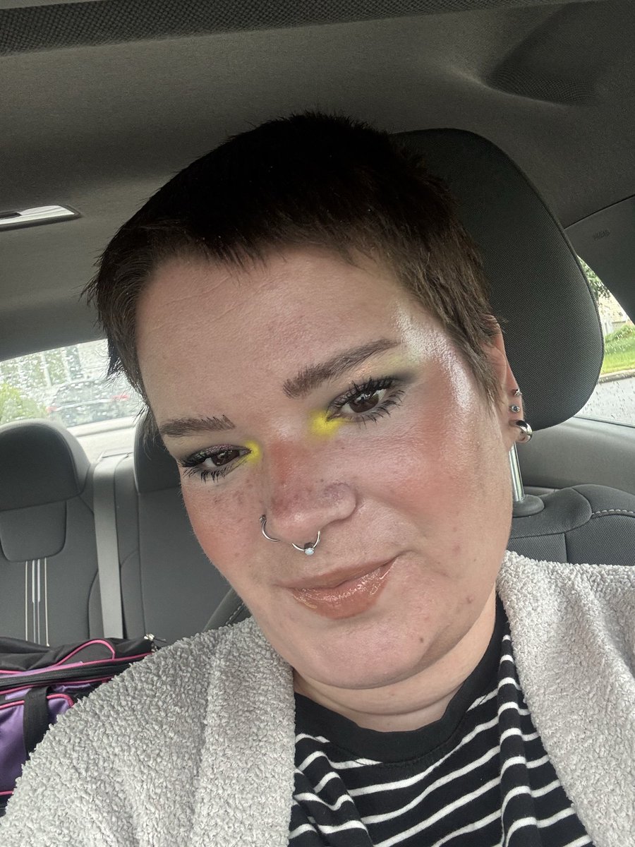 themainevicky's tweet photo. 1 like &amp; I will start up my makeup IG again https://t.co/ea63loHZhG