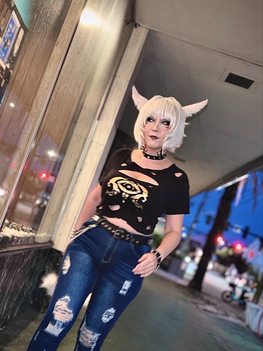 juicecoser's tweet photo. I didn’t forget the tail 😂😬

Rock Y’shtola art for the Download music festival from @FF_XIV_EN 

#ffxiv #ff14 #ffxivcosplay https://t.co/6EX2o5Vgqu