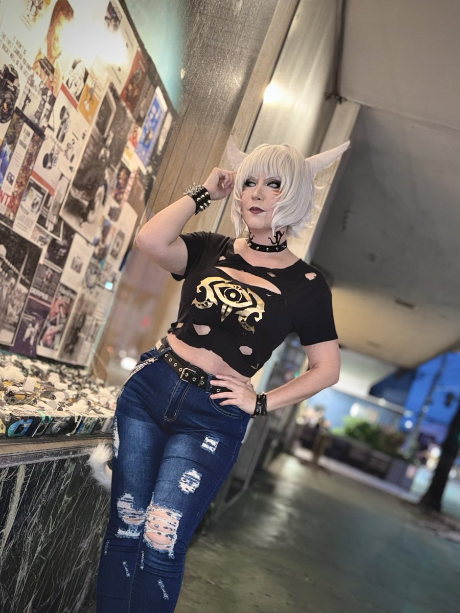 juicecoser's tweet photo. I didn’t forget the tail 😂😬

Rock Y’shtola art for the Download music festival from @FF_XIV_EN 

#ffxiv #ff14 #ffxivcosplay https://t.co/6EX2o5Vgqu