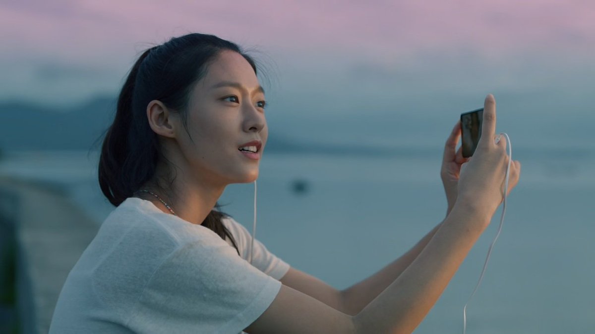 copieconformes's tweet photo. "I'm just an average person. No, I may be slightly below average. But trying every day, that's all I can do."

Summer Strike (2022) dir.  Lee Yoon-Jung https://t.co/AOpzG98dSU