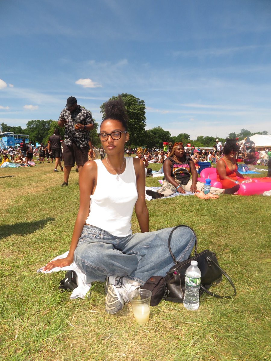 blackhadid1's tweet photo. Me @RootsPicnic2026 ❤️ https://t.co/M2UuPHmyDI
