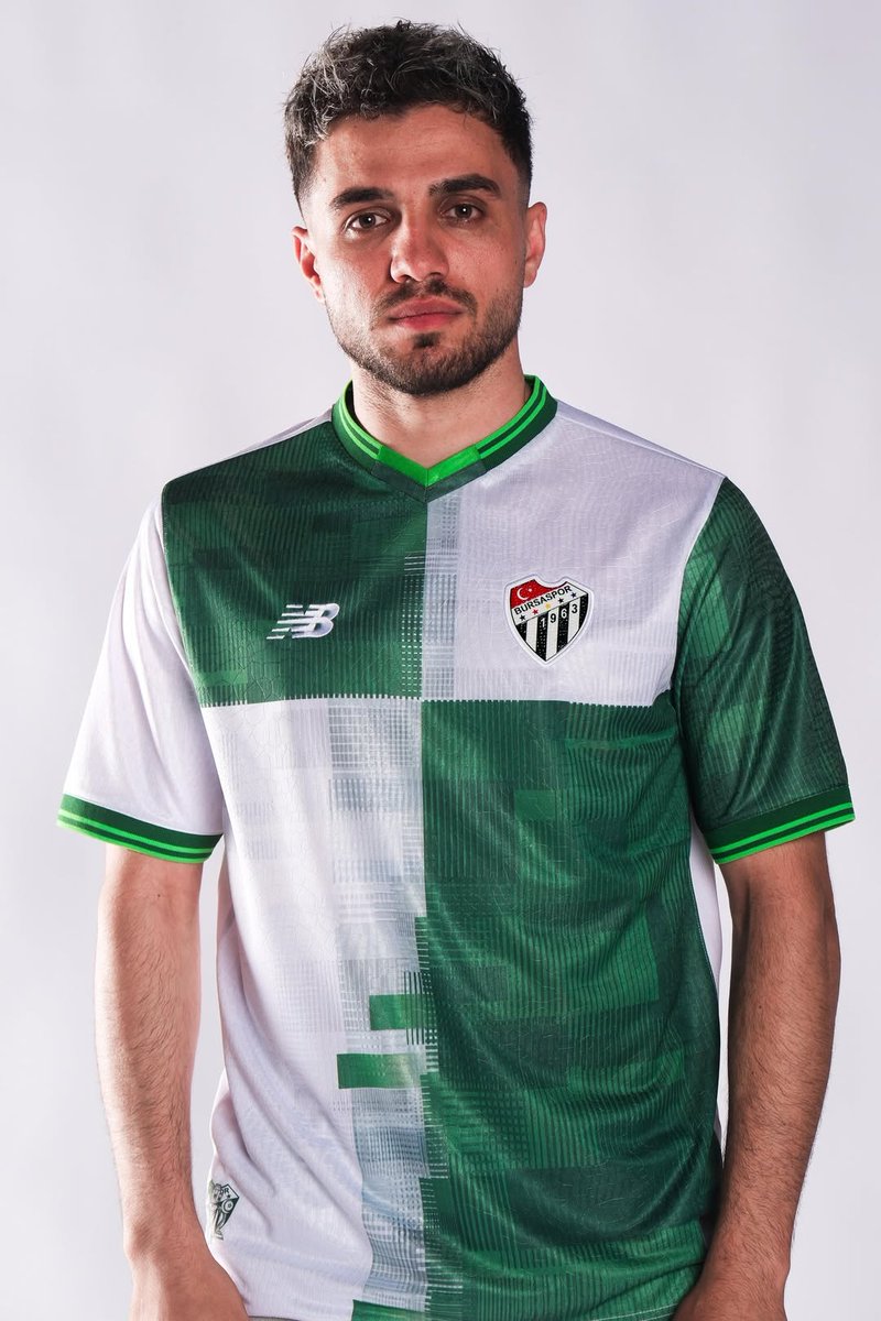cifturnike's tweet photo. 🔥 Bursaspor'un yeni sezon formaları tanıtıldı! 🐊 https://t.co/mTkgZg0b0T