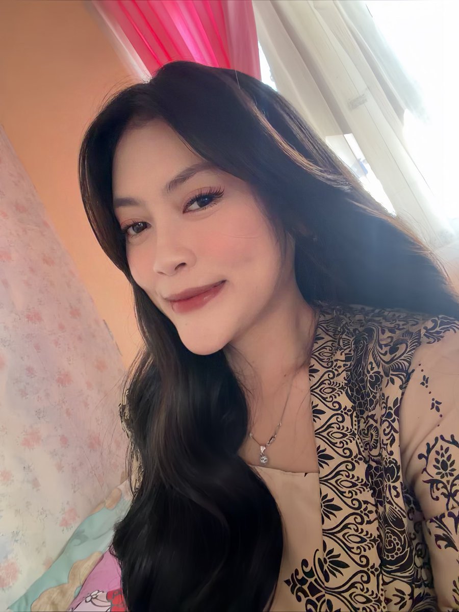 disojuin's tweet photo. ke kondangan https://t.co/UcWkTic68S