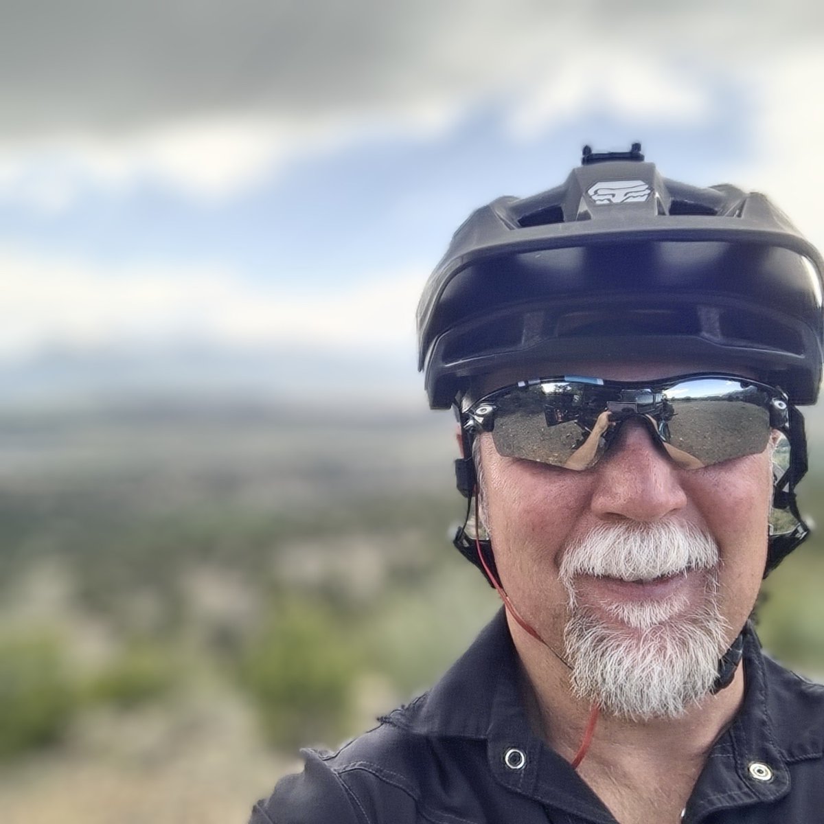 XCountryLiving's tweet photo. Staging at the Double Rainbow trail intersection in Salida, CO. ๐ชง Dialing in the suspension pressures before dropping into the singletrack loops. ๐ฒ
Master build & gear list: https://t.co/8ph8oiErBL
#ColoradoMTB #SalidaCO #YetiBikes https://t.co/gygWLHk4iO