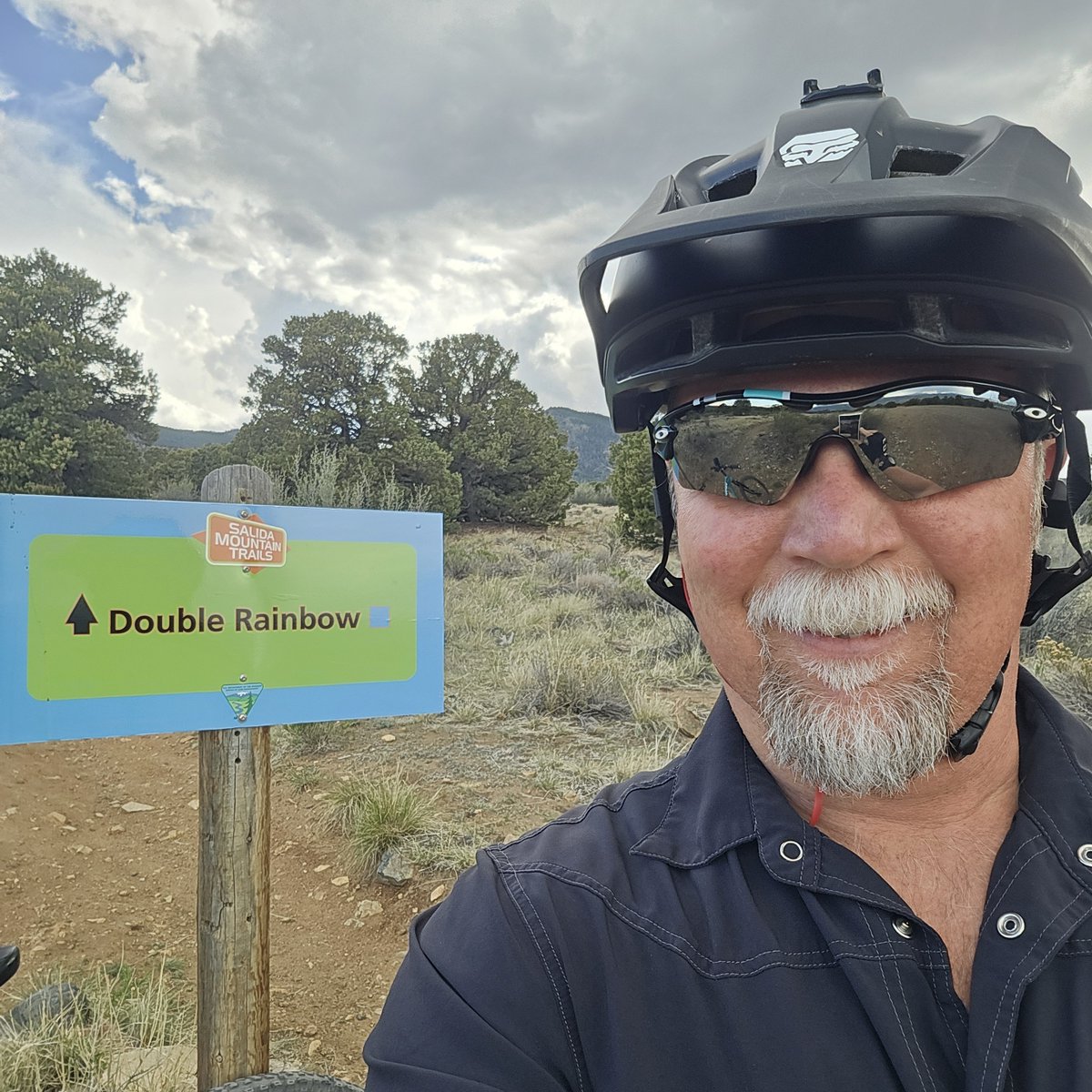 XCountryLiving's tweet photo. Staging at the Double Rainbow trail intersection in Salida, CO. ๐ชง Dialing in the suspension pressures before dropping into the singletrack loops. ๐ฒ
Master build & gear list: https://t.co/8ph8oiErBL
#ColoradoMTB #SalidaCO #YetiBikes https://t.co/gygWLHk4iO