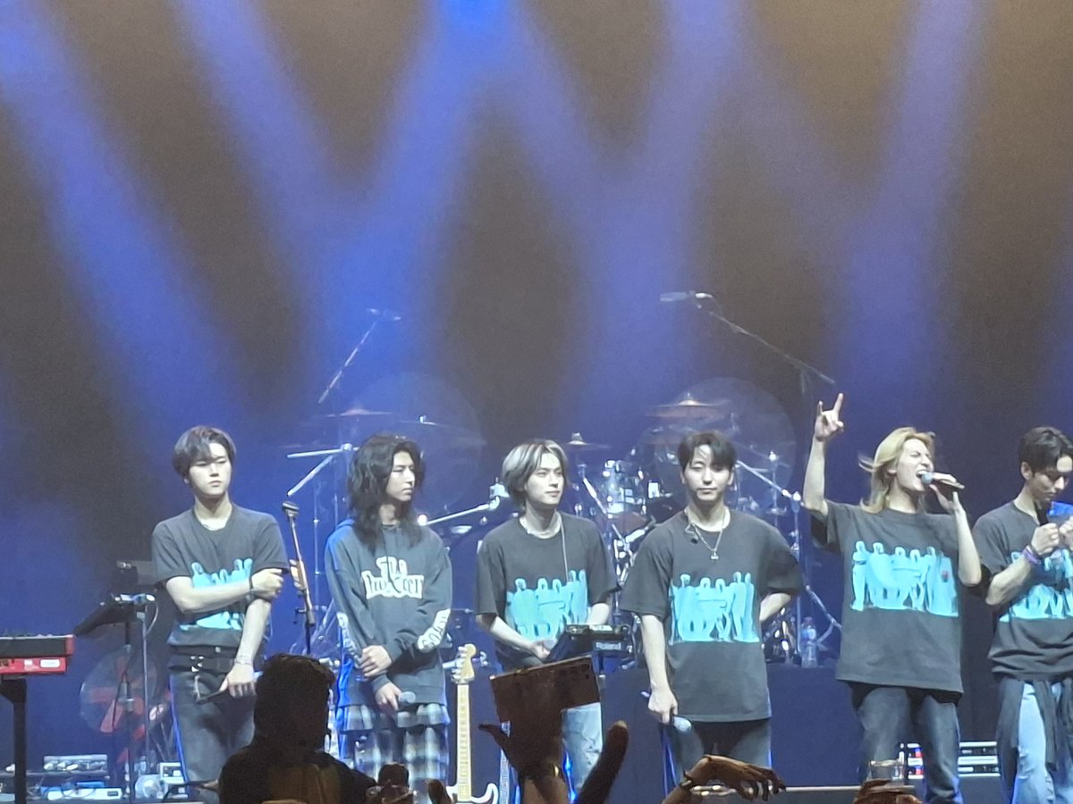 JellyTree3's tweet photo. Did we take the same photo at the same time just from different places in the crowd?? 😂 https://t.co/0Uejrj9k1B