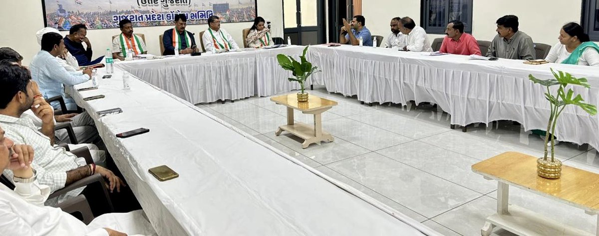 AmitChavdaINC's tweet photo. मेहसाणा में उत्तर गुजरात ज़ोन के वाव-थराद, पाटन जिला तथा मेहसाणा जिला/शहर कोंग्रेस समिति के पदाधिकारियों तथा होद्देदारों के साथ समीक्षा बैठक…

@MukulWasnik @SubhashiniSY @jagdishthakormp @TusharAmarsinh1 https://t.co/nycRHL5HsL