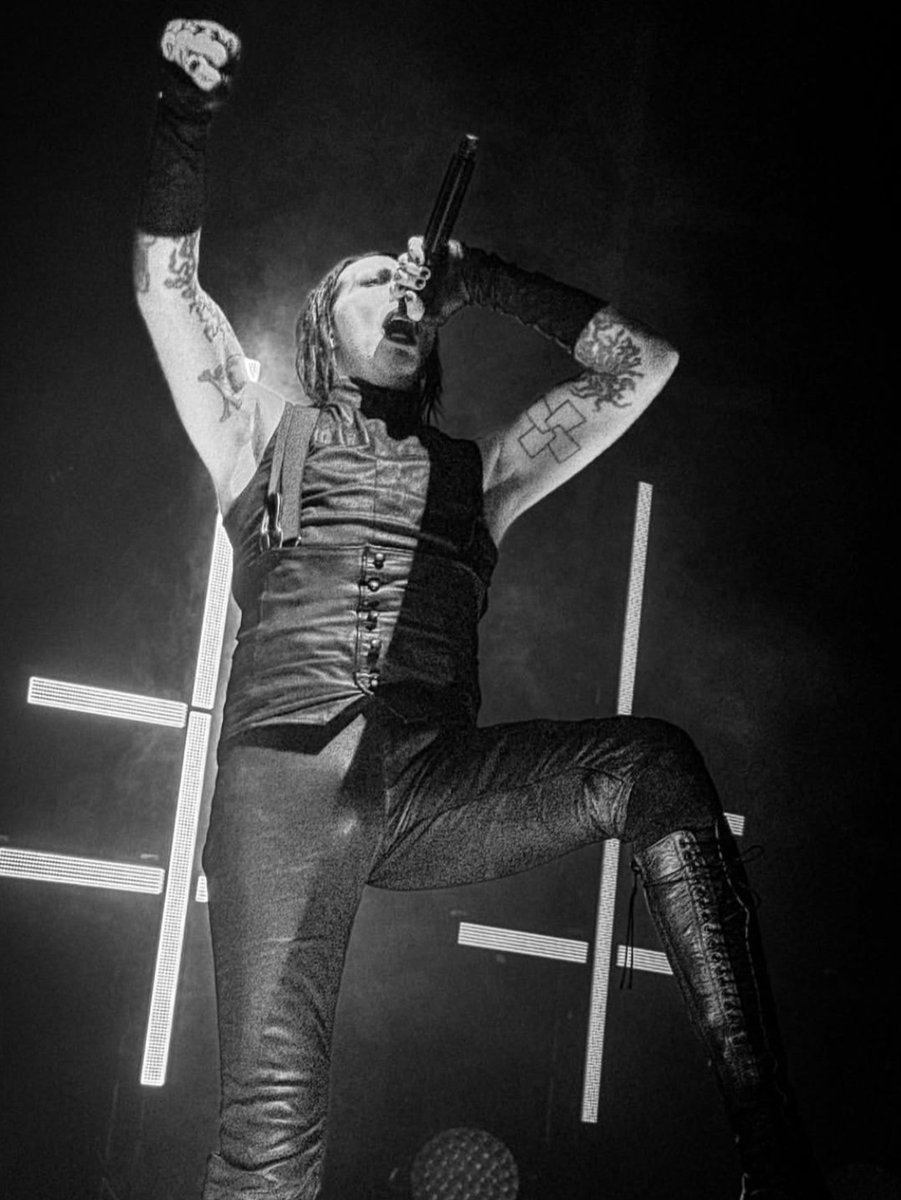 GerdaBarrel's tweet photo. May 12 | Louisville, KY
📸 s_mularz
#marilynmanson https://t.co/x5oe21LKXC