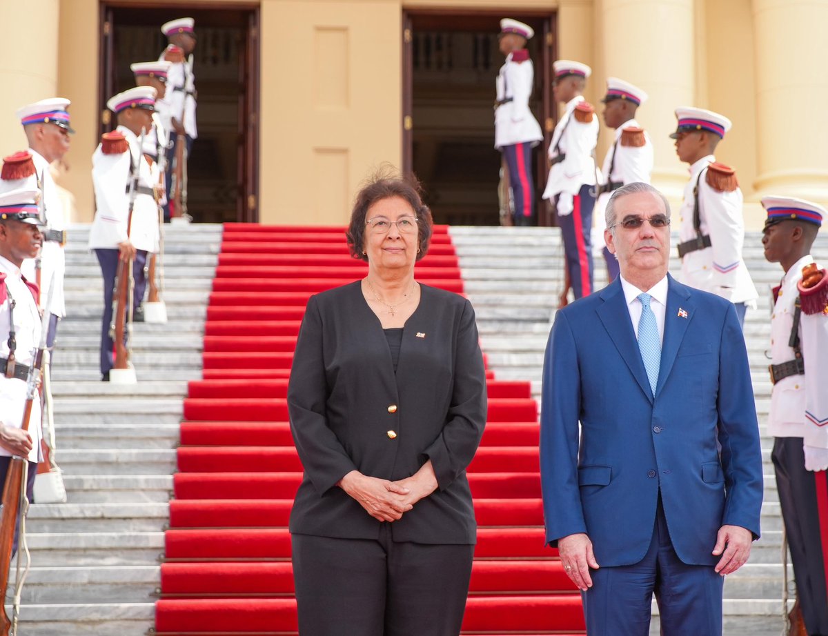 dpprdo's tweet photo. El presidente @luisabinader recibió a su homóloga de Surinam, Jennifer Geerlings-Simons, en visita oficial al país para fortalecer relaciones bilaterales. 

🔗 Amplía en https://t.co/dlx9bzMHyZ https://t.co/Pgd3suxUrY