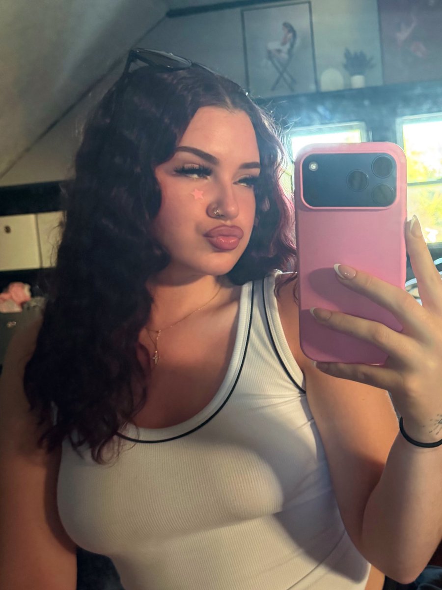 alicia tweet media