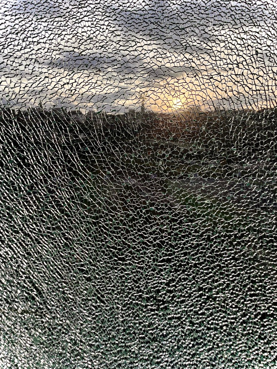 Cuenod's tweet photo. #PSGARS et #violence: comment ne pas se poser les bonnes questions. A lire sur le site "Un Plouc chez les Bobos" https://t.co/siOBusLp8p https://t.co/5oIyjz2mEW