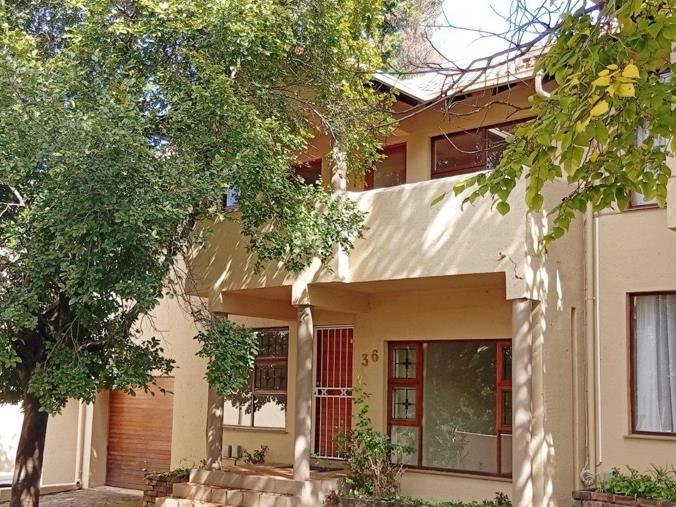 mlswest's tweet photo. 4 Bedroom Townhouse for Sale in Kenmare, Krugersdorp | R 1 420 000 🏡✨

https://t.co/L7qKEPSODK

#mlswest #property https://t.co/277sYF4YlQ
