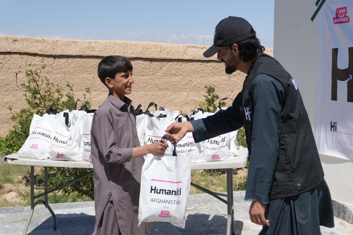 wearehumaniti's tweet photo. Fresh food reaching real families.

No delays, no detours, just direct support where it matters most.

This is what our teams have been on the ground doing.

Help create real impact at the link in below ⬇️
https://t.co/gRKgbT502q

#Humaniti #FoodRelief #LeaveHumanityBetter https://t.co/PPTU6iS32d