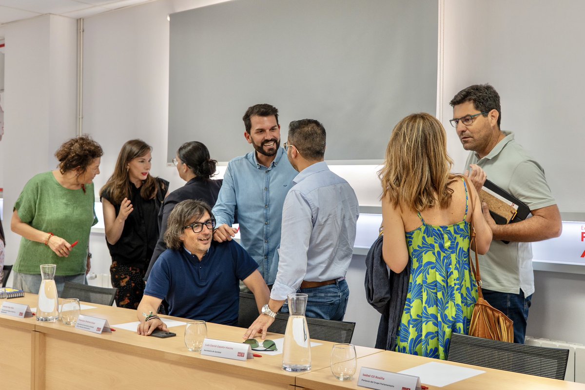 psoeex's tweet photo. ✊🏻Reunión de trabajo de la Ejecutiva Regional. 

Los presupuestos de Guardiola están marcados por la extrema derecha. No aumenta la financiación municipal y recortan en cooperación, tejido social. 

📢Presentaremos una enmienda a la totalidad y una alternativa para Extremadura. https://t.co/gDufKNre7C
