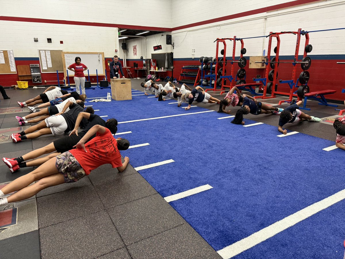 KHS_GBB's tweet photo. Day 1 of June Ball ✅

Got after it today, putting in work on the floor and in the weight room. Great energy, great effort, and an awesome group to build with. This is just the beginning! #ALLHEART 🏀💪 https://t.co/MiqA9JBCa1