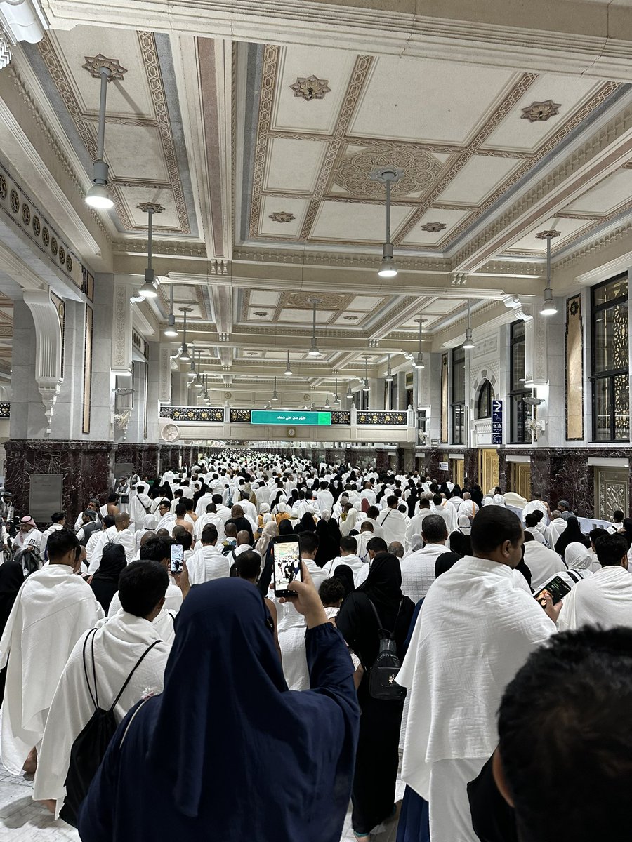 FarahModar2's tweet photo. Makkah will always be my home، where my story began,
No matter where life takes me,my heart will always miss Makkah where my heart learned what peace feels like
A part of me will always belong there
يارب ردّني لبيتك ): https://t.co/lMtevm13AY