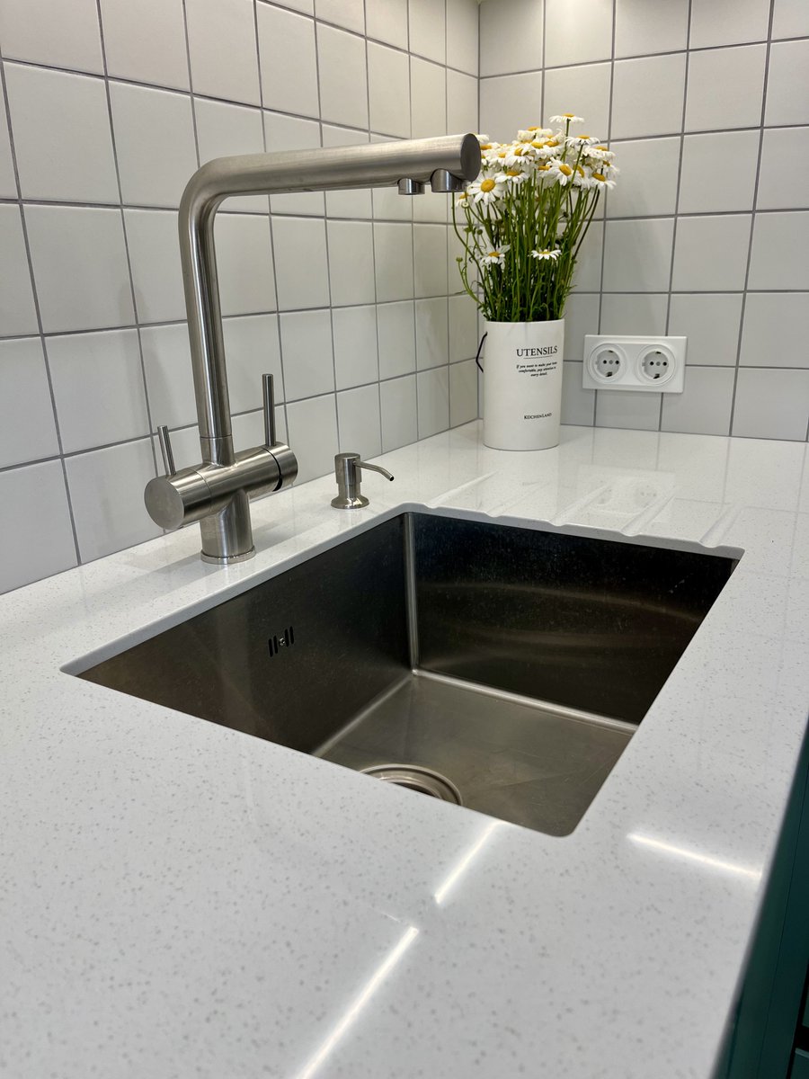 luticdesign's tweet photo. @etovseson Мы решили делать из акрила. Полировка раз в год и как новая. https://t.co/tIGhmzcApj