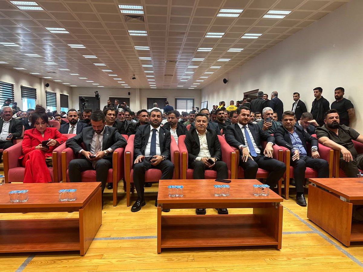 vanhaberbolge's tweet photo. Erol Temel Görevi Devretti: “160 Milyon TL’lik Alacağımı Vanspor’a Bağışlıyorum”
https://t.co/1DgWqKA7q6 https://t.co/JDpD6QQWZW